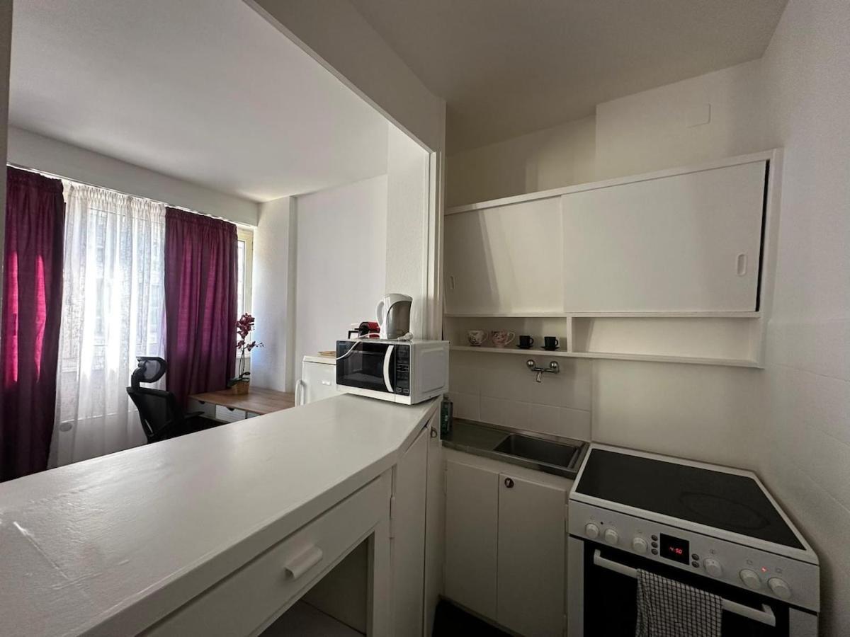 01 Convenient - Station Station Apartment *